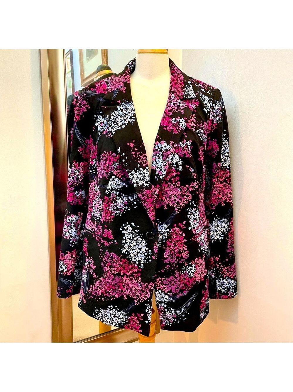 Lane Bryant light weight button front lilac print blazer. Size 22